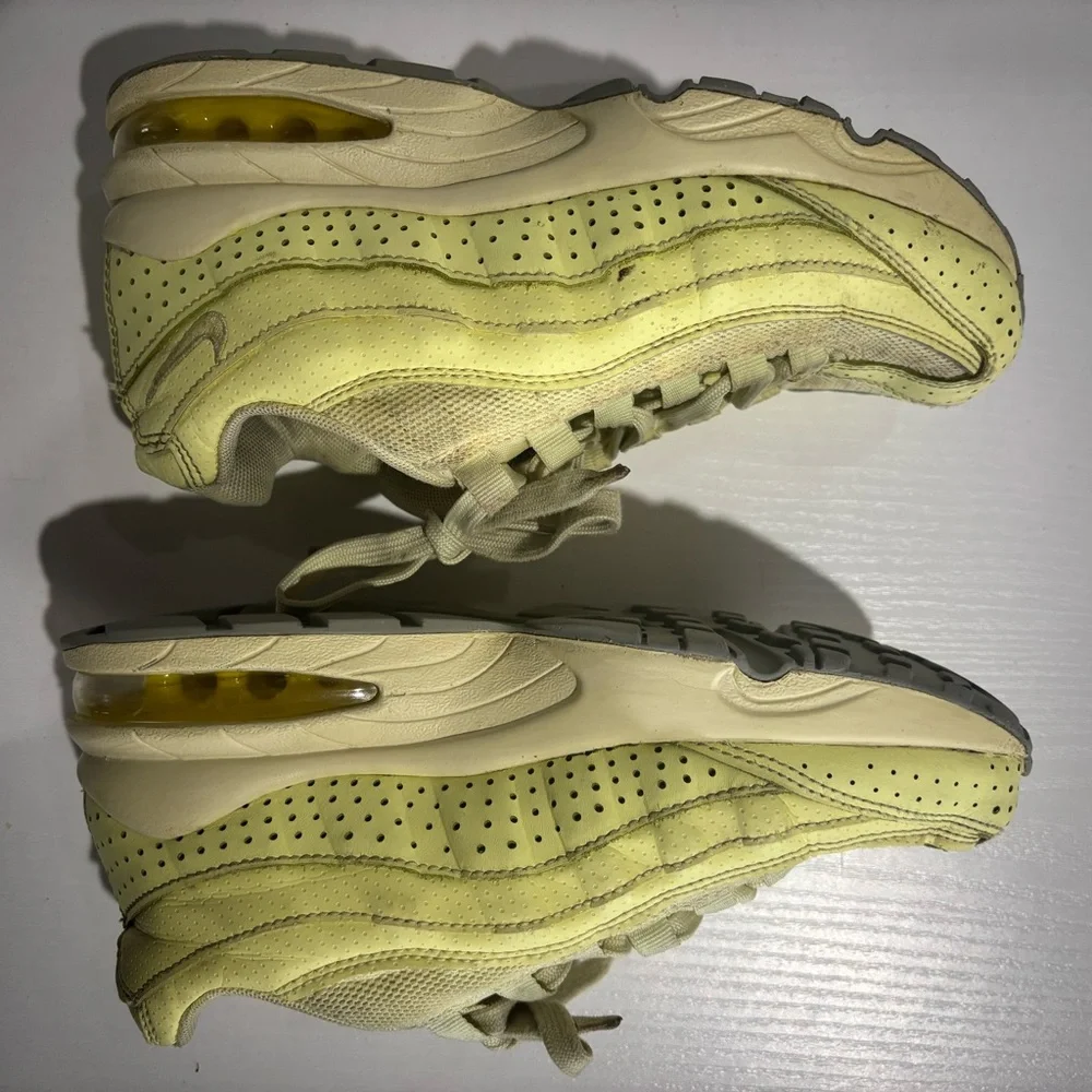 Nike Air Max 95 GS Citron Tint Wolf Grey Sneakers Sz 4.5Y